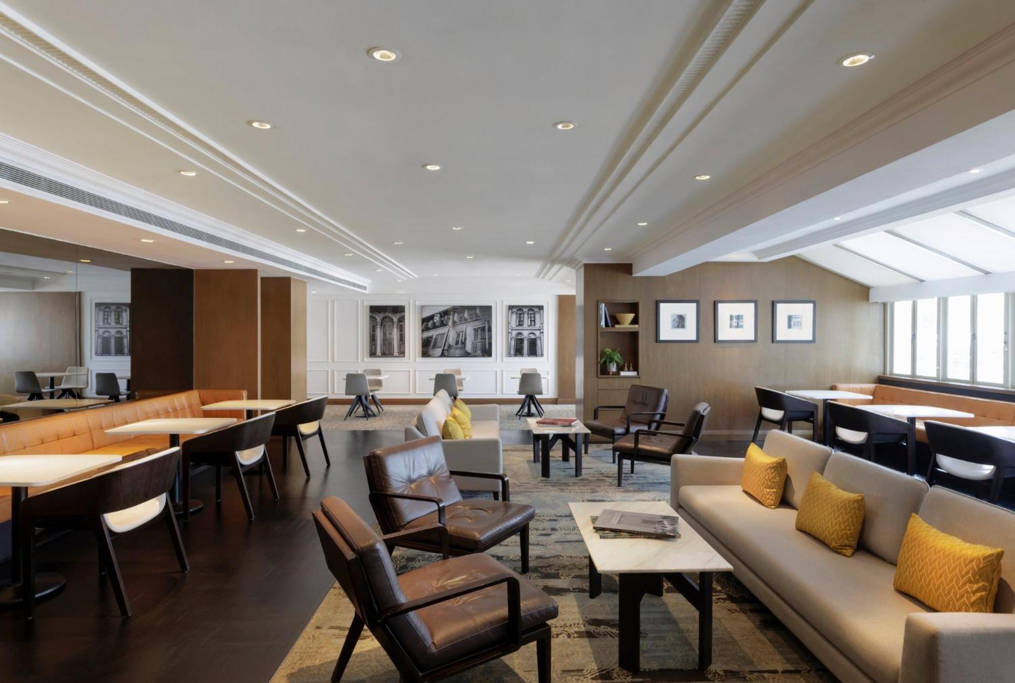 voco Orchard Singapur Exterior foto The Club lounge at Hong Kong International Airport