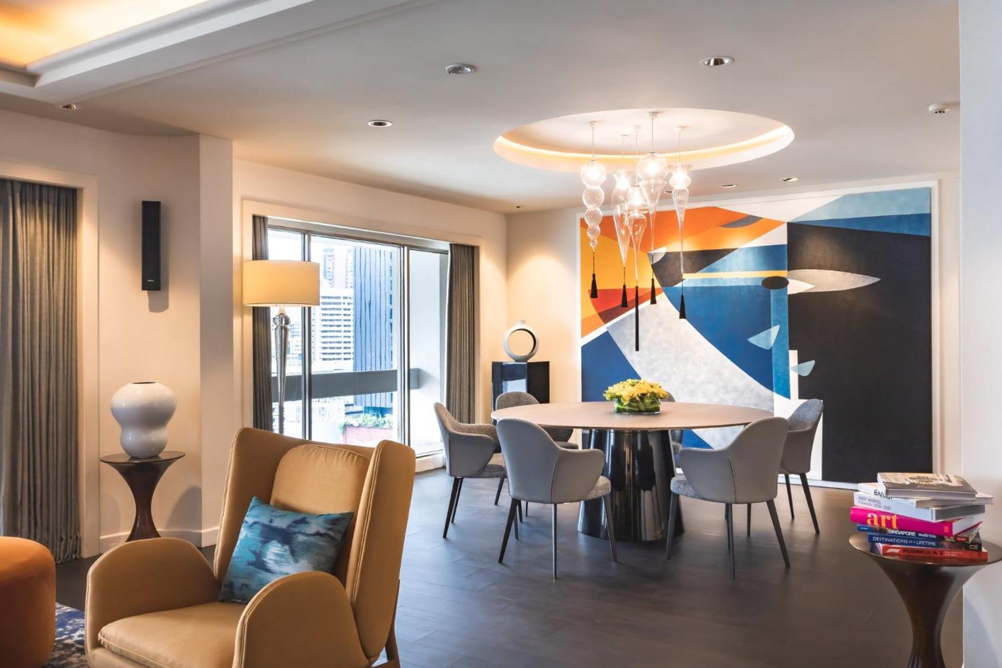 voco Orchard Singapur Exterior foto The dining room of a three-bedroom apartment at The Ritz-Carlton, Hong Kong