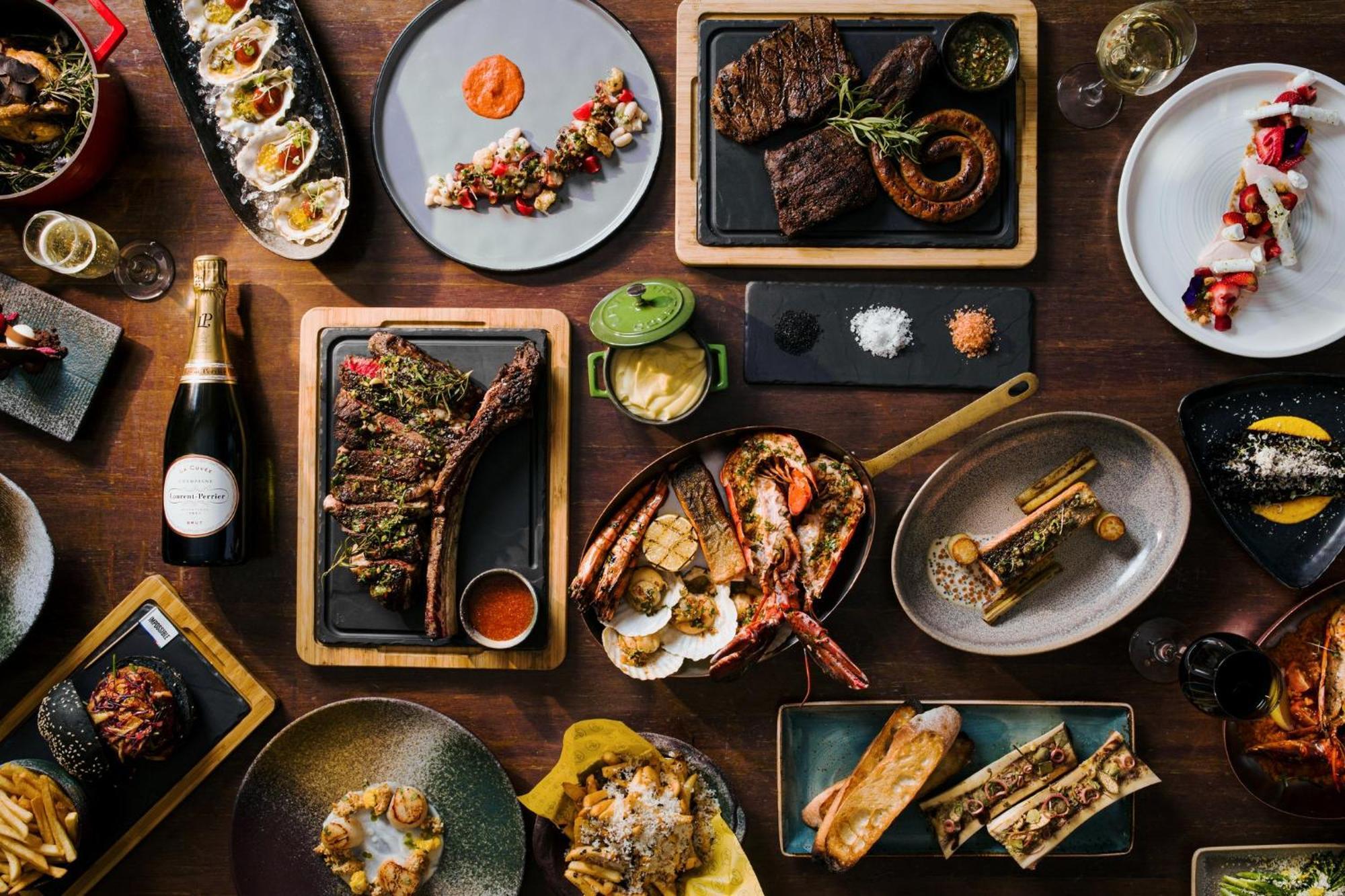 voco Orchard Singapur Exterior foto A selection of dishes from the restaurant