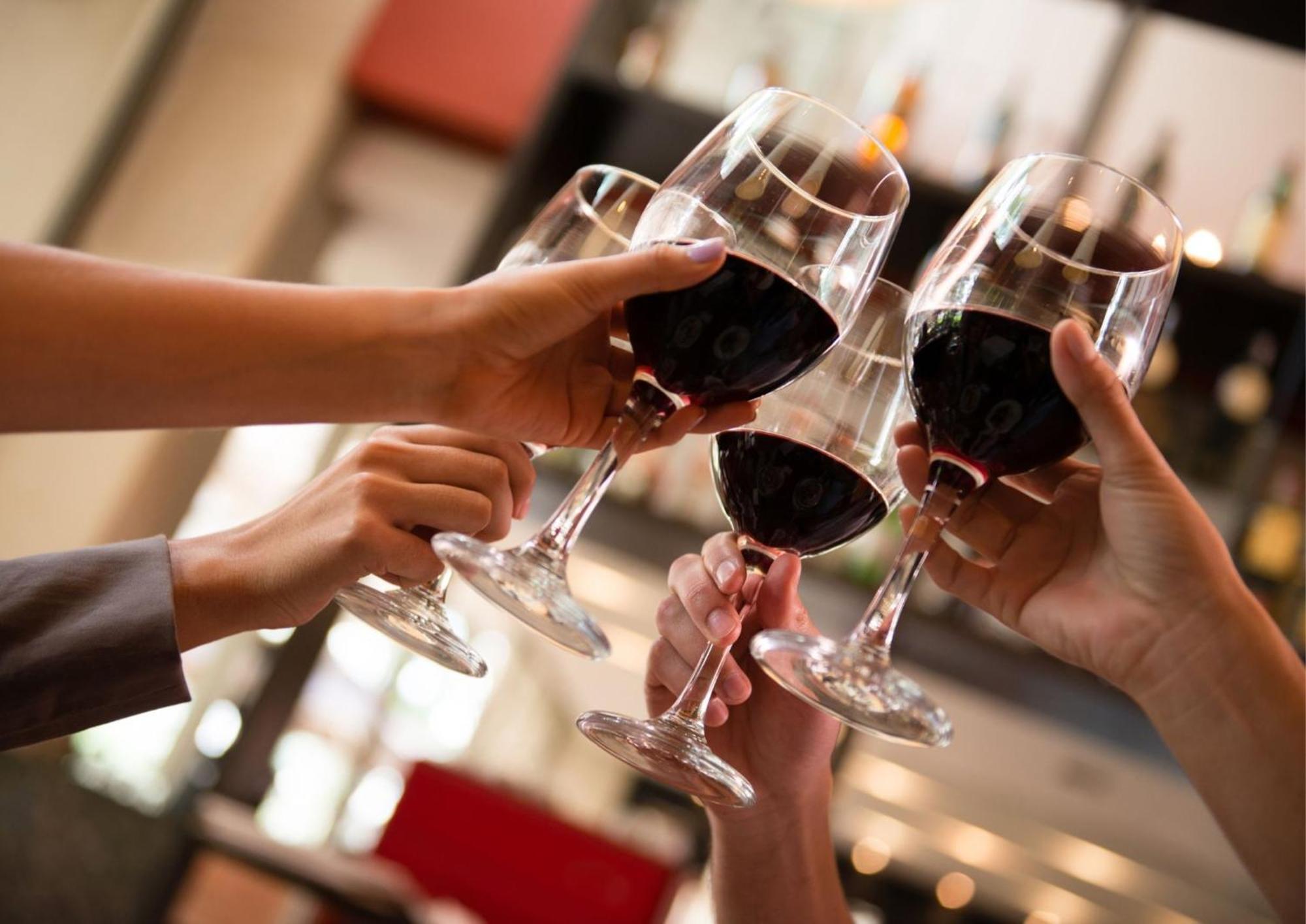 voco Orchard Singapur Exterior foto Wine toast